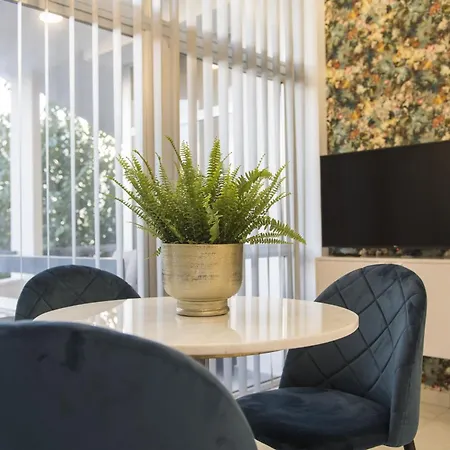 아파트 Glam Skin 니코시아